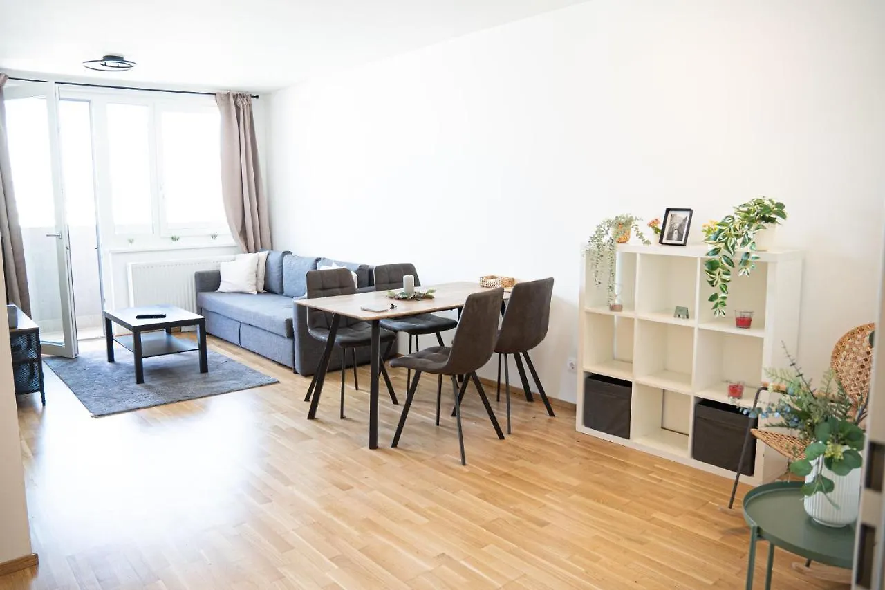 Επικοινωνία με το Bright & Modern - Balcony -
